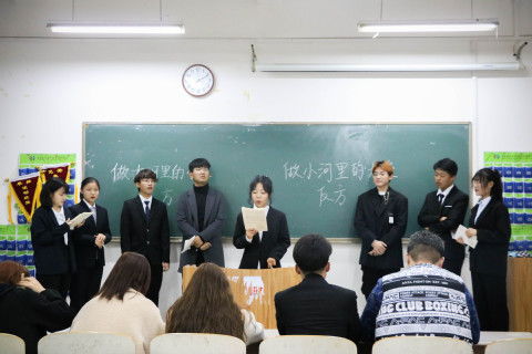 酒店管理學(xué)院舉辦“唇槍舌劍，誰(shuí)語(yǔ)爭(zhēng)鋒”新生辯論賽